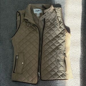 Daytrip Women's Quilted Beige Vest